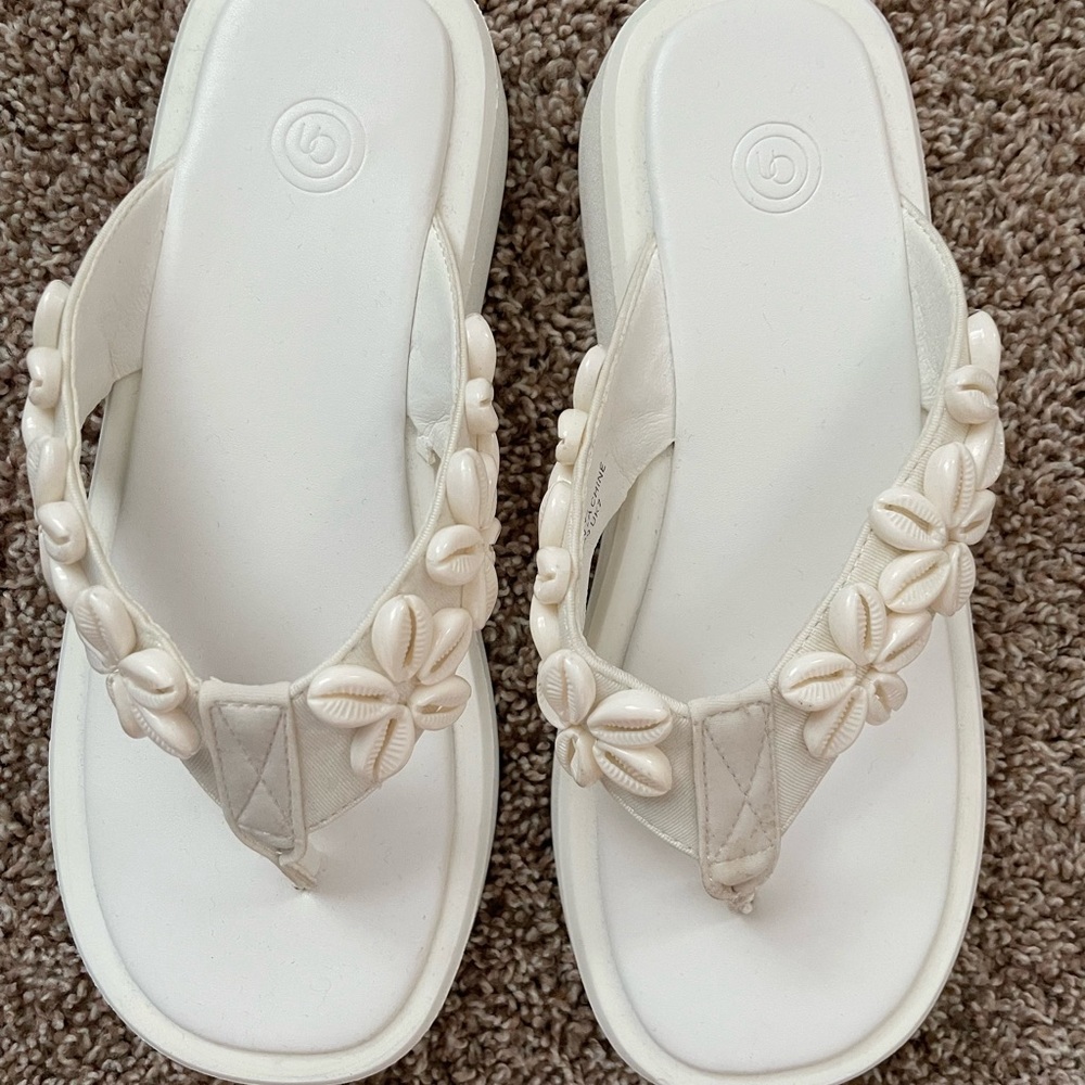 urban outfitters white sandals